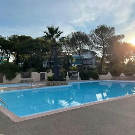 73m² Piscine Parking Apartment