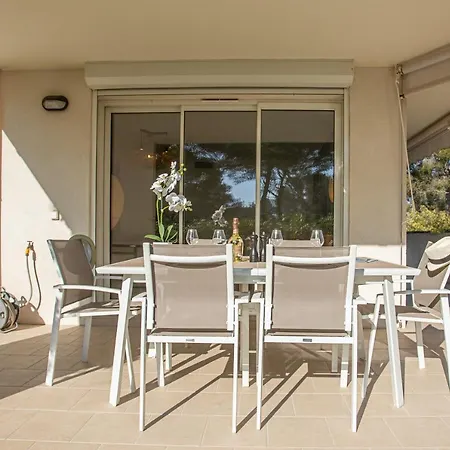 73m² Piscine Parking Apartment