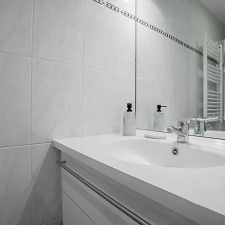 73m² Piscine Parking Apartment *