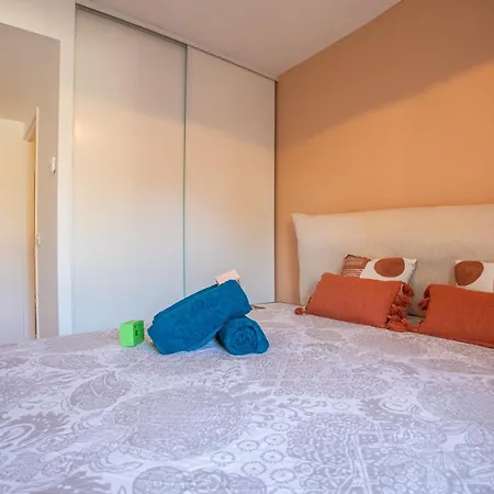 73m² Piscine Parking Apartment *