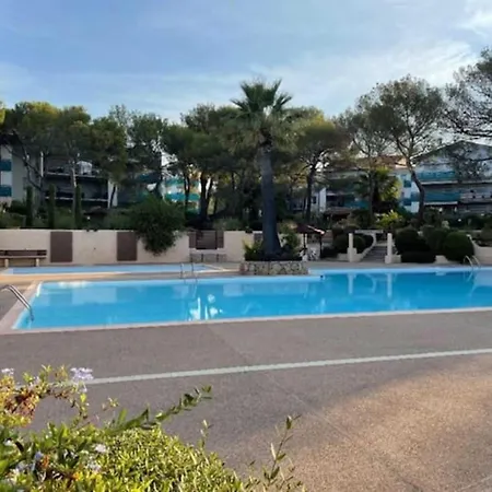 73m² Piscine Parking Apartment